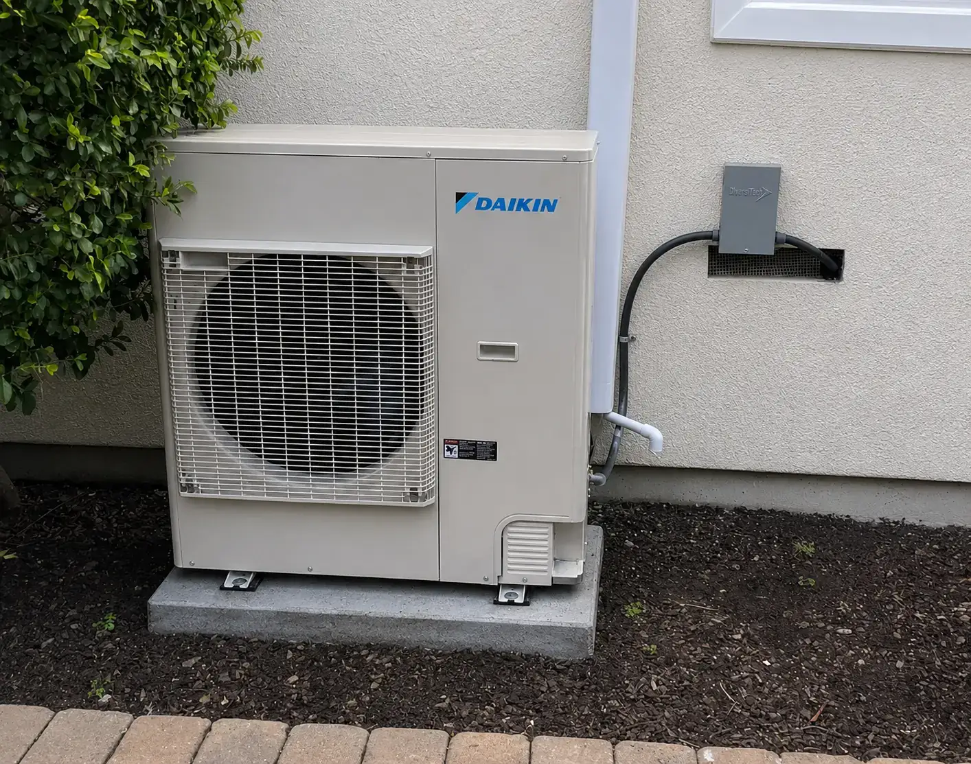 Liberty Air and Electric Daikin FIT install at a Florida home with hurricane-rated tie-downs, DiversiTech disconnect, and clean line set routing.